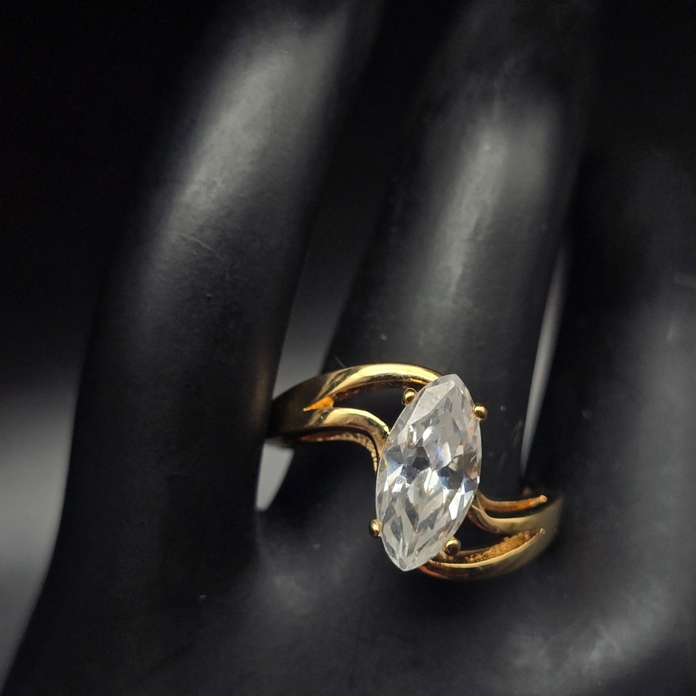 Avon CZ Gold Tone Ring Twisted Band Size 7.5 Vintage Costume Jewelry